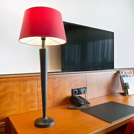 Hotel Der Valk - Recently Renovated 4*