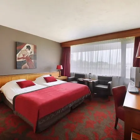Der Valk - Recently Renovated Hotel