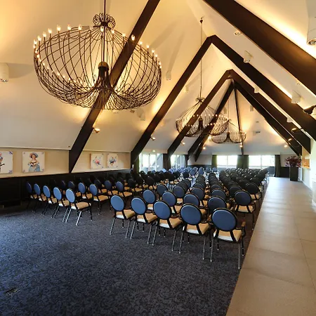 Der Valk - Recently Renovated Hotel