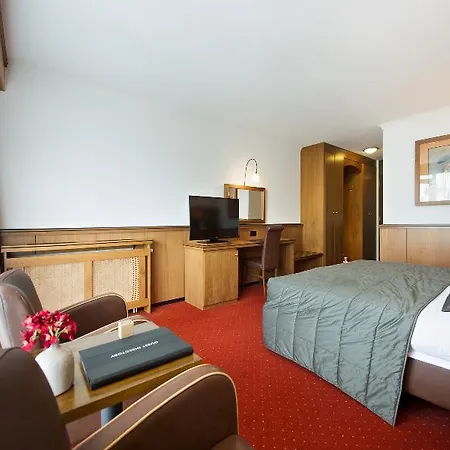 Hotel Der Valk - Recently Renovated 4*