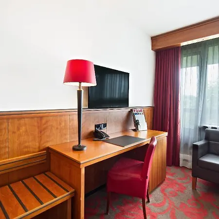 Der Valk - Recently Renovated Hotel