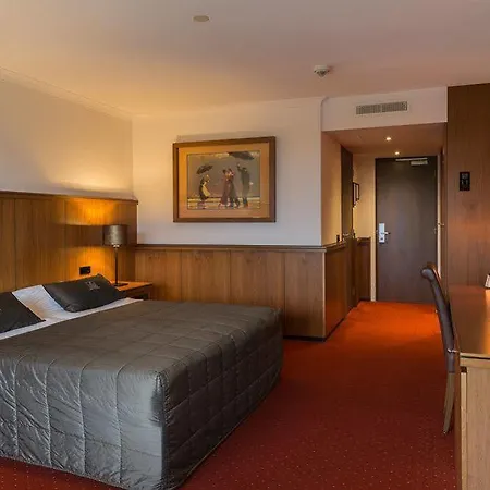 Der Valk - Recently Renovated Hotel