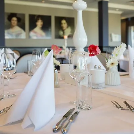 Der Valk - Recently Renovated Hotel